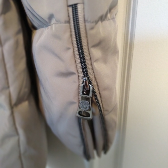 Vince Camuto Beige Puffer Jacket with Hood Attached. - Picture 5 of 10